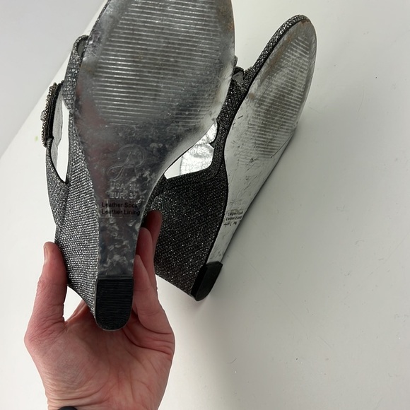 Adrianna Papell  Women's Argo Wedge Sandal - Picture 9 of 11